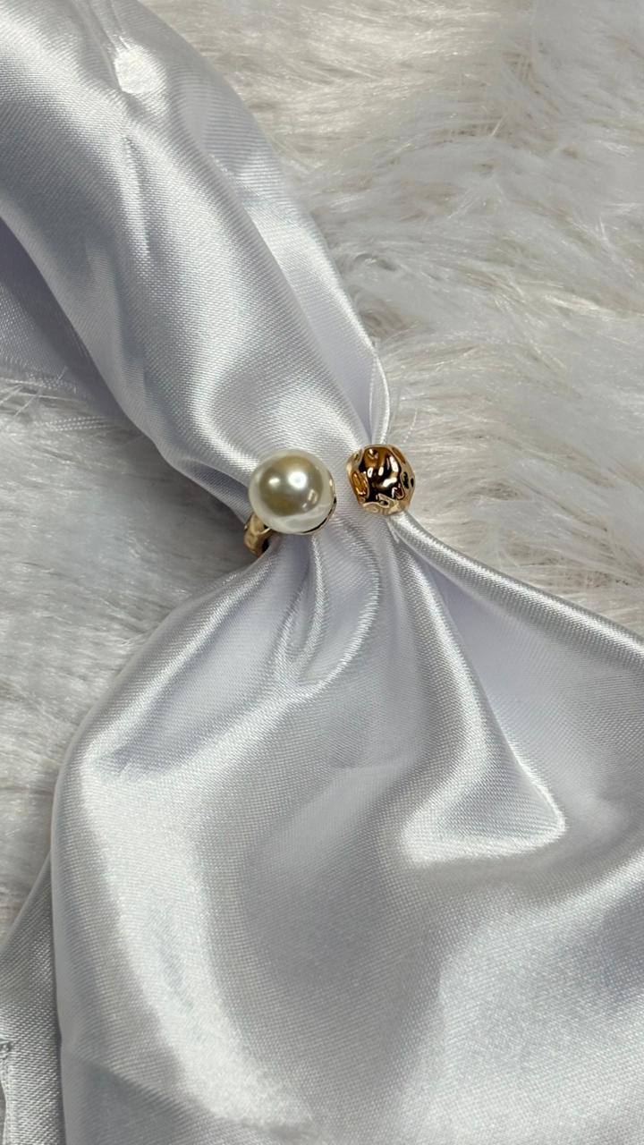 Pearl & Hammered Gold Ring